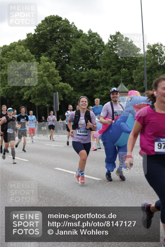 29.06.2025 - hella hamburg halbmarathon Jannik Wohlers http://msf.ph/oto/8147127 29.06.2025 10:48:11 Lombardsbrücke 1142, 1167, 1584, 2195, 2437, 2438, 2475, 2627, 2716, 2909, 3224, 3661, 5010, 7203, 7947, 7948, 8461, 8719, 8760, 9787, 10059, 10204, 10366, 10654, 11776, 12022, 12152, 12452, 13559, 13814, 13845, 13914, 15489, 15593, 15715, 15833, 16498, 16499, 16669, 16693, 16701, 16935, 16974, 17631, 17930, 18282, 18496, 18909, 18967, 19024, 19083, 19135 meine-sportfotos.de