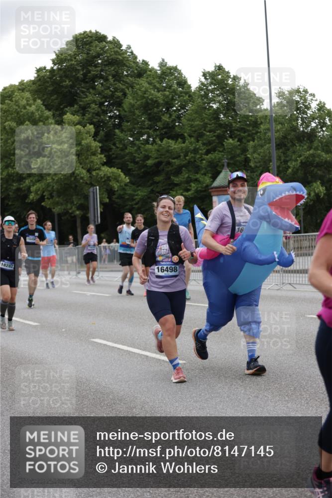 29.06.2025 - hella hamburg halbmarathon Jannik Wohlers http://msf.ph/oto/8147145 29.06.2025 10:48:11 Lombardsbrücke 1142, 1167, 1584, 2195, 2437, 2438, 2475, 2627, 2716, 2909, 3224, 3661, 5010, 7203, 7947, 7948, 8461, 8719, 8760, 9787, 10059, 10204, 10366, 10654, 11776, 12022, 12152, 12452, 13559, 13814, 13845, 13914, 15489, 15593, 15715, 15833, 16498, 16499, 16669, 16693, 16701, 16935, 16974, 17631, 17930, 18282, 18496, 18909, 18967, 19024, 19083, 19135 meine-sportfotos.de