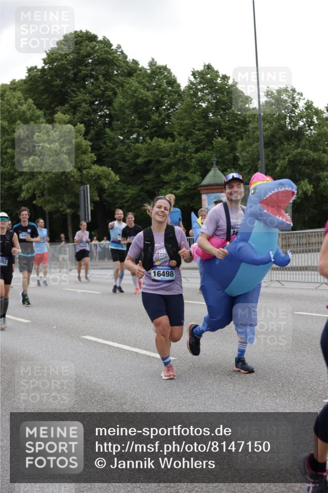 29.06.2025 - hella hamburg halbmarathon Jannik Wohlers http://msf.ph/oto/8147150 29.06.2025 10:48:11 Lombardsbrücke 1142, 1167, 1584, 2195, 2437, 2438, 2475, 2627, 2716, 2909, 3224, 3661, 5010, 7203, 7947, 7948, 8461, 8719, 8760, 9787, 10059, 10204, 10366, 10654, 11776, 12022, 12152, 12452, 13559, 13814, 13845, 13914, 15489, 15593, 15715, 15833, 16498, 16499, 16669, 16693, 16701, 16935, 16974, 17631, 17930, 18282, 18496, 18909, 18967, 19024, 19083, 19135 meine-sportfotos.de