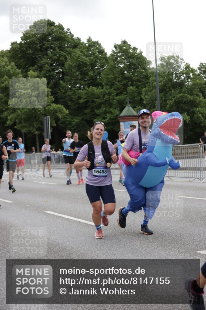 29.06.2025 - hella hamburg halbmarathon Jannik Wohlers http://msf.ph/oto/8147155 29.06.2025 10:48:11 Lombardsbrücke 1142, 1167, 1584, 2195, 2437, 2438, 2475, 2627, 2716, 2909, 3224, 3661, 5010, 7203, 7947, 7948, 8461, 8719, 8760, 9787, 10059, 10204, 10366, 10654, 11776, 12022, 12152, 12452, 13559, 13814, 13845, 13914, 15489, 15593, 15715, 15833, 16498, 16499, 16669, 16693, 16701, 16935, 16974, 17631, 17930, 18282, 18496, 18909, 18967, 19024, 19083, 19135 meine-sportfotos.de
