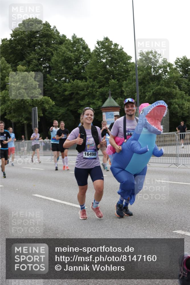 29.06.2025 - hella hamburg halbmarathon Jannik Wohlers http://msf.ph/oto/8147160 29.06.2025 10:48:11 Lombardsbrücke 1142, 1167, 1584, 2195, 2437, 2438, 2475, 2627, 2716, 2909, 3224, 3661, 5010, 7203, 7947, 7948, 8461, 8719, 8760, 9787, 10059, 10204, 10366, 10654, 11776, 12022, 12152, 12452, 13559, 13814, 13845, 13914, 15489, 15593, 15715, 15833, 16498, 16499, 16669, 16693, 16701, 16935, 16974, 17631, 17930, 18282, 18496, 18909, 18967, 19024, 19083, 19135 meine-sportfotos.de