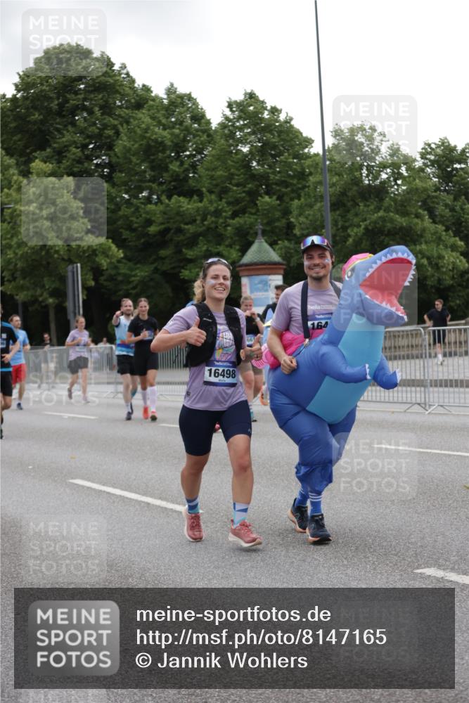 29.06.2025 - hella hamburg halbmarathon Jannik Wohlers http://msf.ph/oto/8147165 29.06.2025 10:48:11 Lombardsbrücke 1142, 1167, 1584, 2195, 2437, 2438, 2475, 2627, 2716, 2909, 3224, 3661, 5010, 7203, 7947, 7948, 8461, 8719, 8760, 9787, 10059, 10204, 10366, 10654, 11776, 12022, 12152, 12452, 13559, 13814, 13845, 13914, 15489, 15593, 15715, 15833, 16498, 16499, 16669, 16693, 16701, 16935, 16974, 17631, 17930, 18282, 18496, 18909, 18967, 19024, 19083, 19135 meine-sportfotos.de