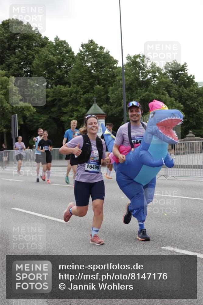 29.06.2025 - hella hamburg halbmarathon Jannik Wohlers http://msf.ph/oto/8147176 29.06.2025 10:48:11 Lombardsbrücke 1142, 1167, 1584, 2195, 2437, 2438, 2475, 2627, 2716, 2909, 3224, 3661, 5010, 7203, 7947, 7948, 8461, 8719, 8760, 9787, 10059, 10204, 10366, 10654, 11776, 12022, 12152, 12452, 13559, 13814, 13845, 13914, 15489, 15593, 15715, 15833, 16498, 16499, 16669, 16693, 16701, 16935, 16974, 17631, 17930, 18282, 18496, 18909, 18967, 19024, 19083, 19135 meine-sportfotos.de