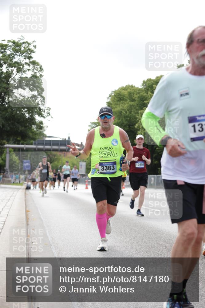 29.06.2025 - hella hamburg halbmarathon Jannik Wohlers http://msf.ph/oto/8147180 29.06.2025 10:11:25 Lombardsbrücke 1328, 1531, 1992, 3363, 4227, 5379, 5605, 7571, 9191, 9428, 10042, 10409, 10428, 11507, 11537, 11917, 12473, 13177, 13203, 13542, 13958, 14384, 15945, 17080, 17638, 17774, 17866, 18261, 18278, 18395 meine-sportfotos.de