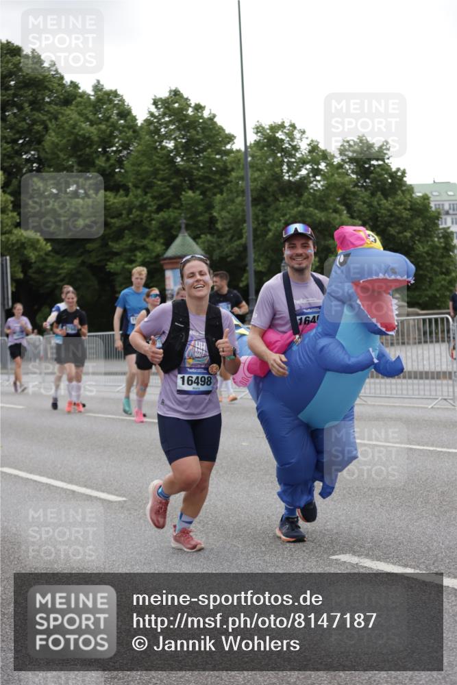 29.06.2025 - hella hamburg halbmarathon Jannik Wohlers http://msf.ph/oto/8147187 29.06.2025 10:48:11 Lombardsbrücke 1142, 1167, 1584, 2195, 2437, 2438, 2475, 2627, 2716, 2909, 3224, 3661, 5010, 7203, 7947, 7948, 8461, 8719, 8760, 9787, 10059, 10204, 10366, 10654, 11776, 12022, 12152, 12452, 13559, 13814, 13845, 13914, 15489, 15593, 15715, 15833, 16498, 16499, 16669, 16693, 16701, 16935, 16974, 17631, 17930, 18282, 18496, 18909, 18967, 19024, 19083, 19135 meine-sportfotos.de