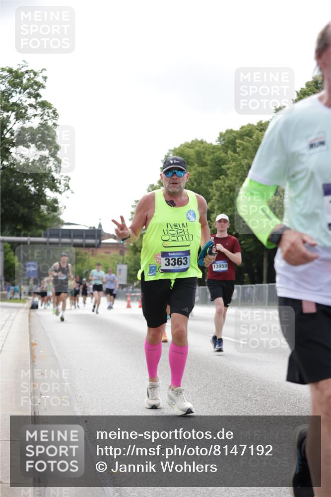 29.06.2025 - hella hamburg halbmarathon Jannik Wohlers http://msf.ph/oto/8147192 29.06.2025 10:11:25 Lombardsbrücke 1328, 1531, 1992, 3363, 4227, 5379, 5605, 7571, 9191, 9428, 10042, 10409, 10428, 11507, 11537, 11917, 12473, 13177, 13203, 13542, 13958, 14384, 15945, 17080, 17638, 17774, 17866, 18261, 18278, 18395 meine-sportfotos.de
