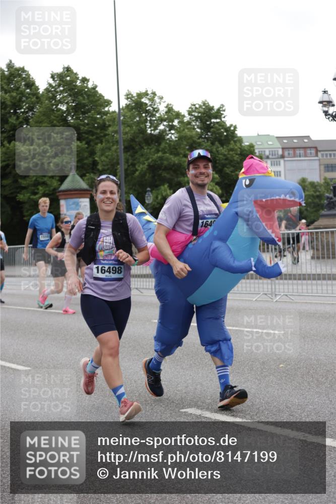 29.06.2025 - hella hamburg halbmarathon Jannik Wohlers http://msf.ph/oto/8147199 29.06.2025 10:48:11 Lombardsbrücke 1142, 1167, 1584, 2195, 2437, 2438, 2475, 2627, 2716, 2909, 3224, 3661, 5010, 7203, 7947, 7948, 8461, 8719, 8760, 9787, 10059, 10204, 10366, 10654, 11776, 12022, 12152, 12452, 13559, 13814, 13845, 13914, 15489, 15593, 15715, 15833, 16498, 16499, 16669, 16693, 16701, 16935, 16974, 17631, 17930, 18282, 18496, 18909, 18967, 19024, 19083, 19135 meine-sportfotos.de