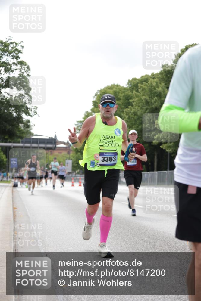 29.06.2025 - hella hamburg halbmarathon Jannik Wohlers http://msf.ph/oto/8147200 29.06.2025 10:11:25 Lombardsbrücke 1328, 1531, 1992, 3363, 4227, 5379, 5605, 7571, 9191, 9428, 10042, 10409, 10428, 11507, 11537, 11917, 12473, 13177, 13203, 13542, 13958, 14384, 15945, 17080, 17638, 17774, 17866, 18261, 18278, 18395 meine-sportfotos.de