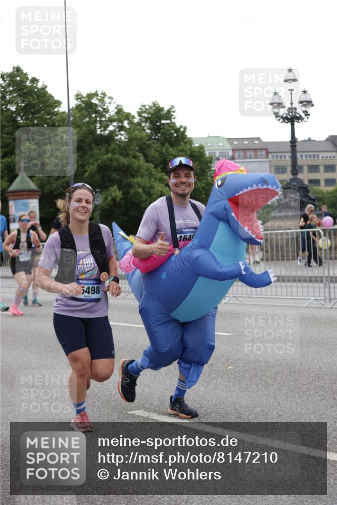 29.06.2025 - hella hamburg halbmarathon Jannik Wohlers http://msf.ph/oto/8147210 29.06.2025 10:48:11 Lombardsbrücke 1142, 1167, 1584, 2195, 2437, 2438, 2475, 2627, 2716, 2909, 3224, 3661, 5010, 7203, 7947, 7948, 8461, 8719, 8760, 9787, 10059, 10204, 10366, 10654, 11776, 12022, 12152, 12452, 13559, 13814, 13845, 13914, 15489, 15593, 15715, 15833, 16498, 16499, 16669, 16693, 16701, 16935, 16974, 17631, 17930, 18282, 18496, 18909, 18967, 19024, 19083, 19135 meine-sportfotos.de