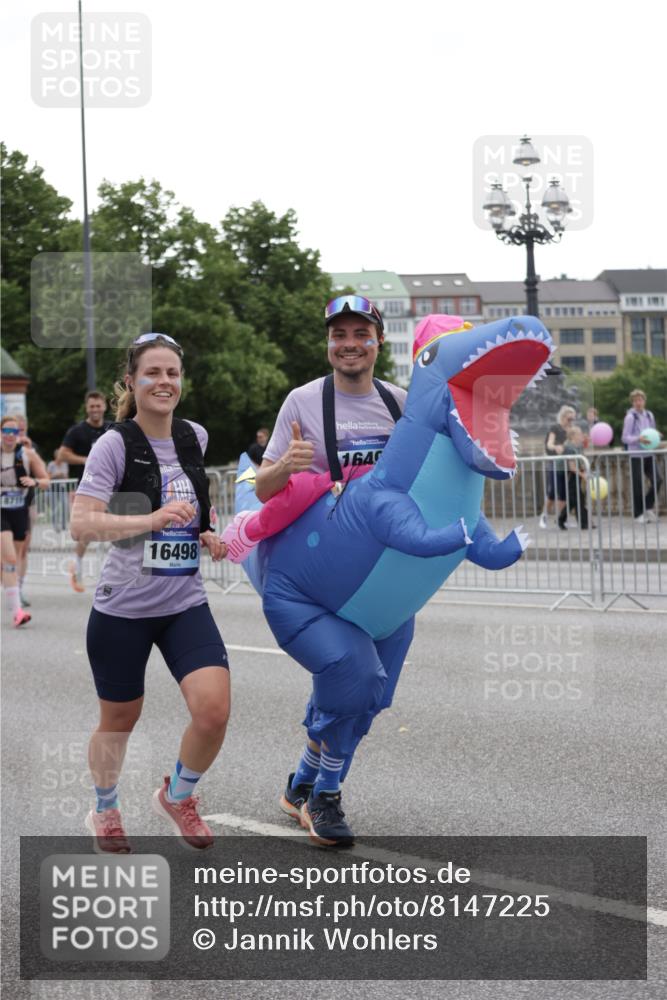 29.06.2025 - hella hamburg halbmarathon Jannik Wohlers http://msf.ph/oto/8147225 29.06.2025 10:48:12 Lombardsbrücke 1142, 1167, 1584, 2437, 2438, 2627, 2716, 3224, 3661, 5010, 7203, 7947, 7948, 8461, 8719, 8760, 9787, 10059, 10204, 10366, 10654, 10656, 11762, 11776, 12152, 12452, 13814, 13845, 13914, 15489, 15593, 15715, 15833, 16498, 16499, 16669, 16693, 16701, 16935, 16974, 17631, 17930, 18282, 18496, 18909, 18967, 19024, 19083, 19135 meine-sportfotos.de