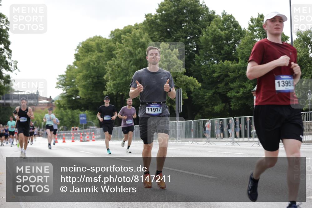 29.06.2025 - hella hamburg halbmarathon Jannik Wohlers http://msf.ph/oto/8147241 29.06.2025 10:11:28 Lombardsbrücke 1328, 1992, 3363, 4227, 5379, 5605, 7571, 9191, 9428, 10042, 10409, 10428, 11507, 11537, 11917, 12473, 13177, 13542, 13958, 14384, 15945, 17080, 17638, 17774, 17866, 18261, 18395 meine-sportfotos.de