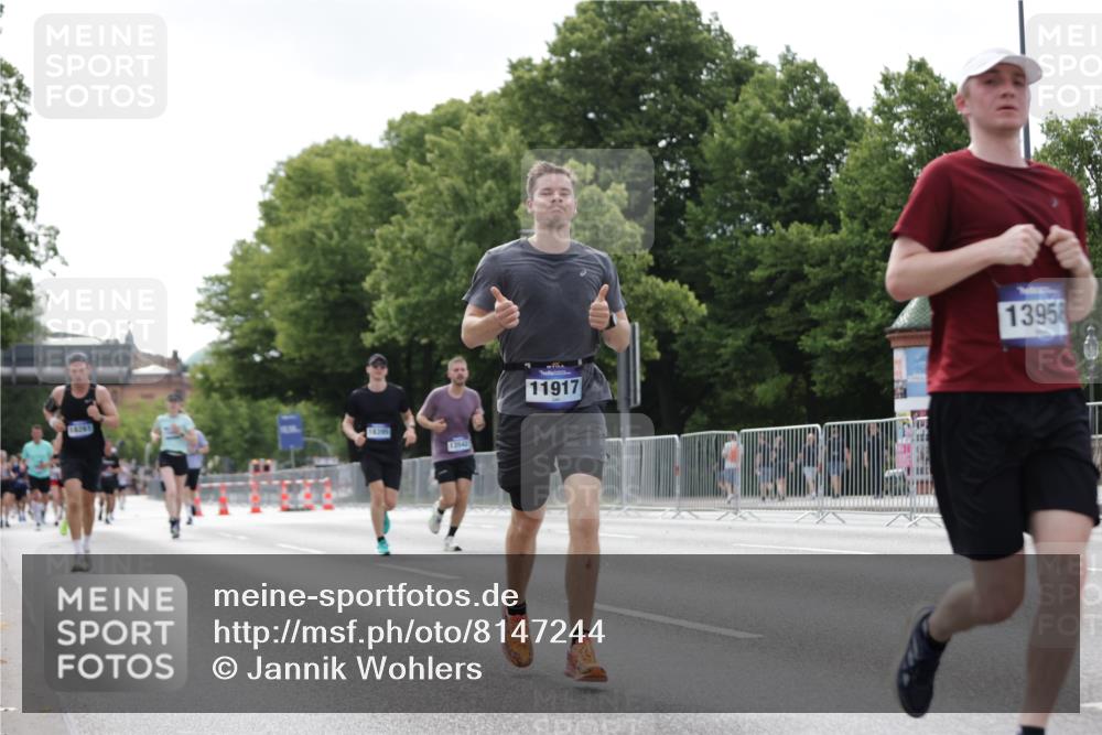 29.06.2025 - hella hamburg halbmarathon Jannik Wohlers http://msf.ph/oto/8147244 29.06.2025 10:11:28 Lombardsbrücke 1328, 1992, 3363, 4227, 5379, 5605, 7571, 9191, 9428, 10042, 10409, 10428, 11507, 11537, 11917, 12473, 13177, 13542, 13958, 14384, 15945, 17080, 17638, 17774, 17866, 18261, 18395 meine-sportfotos.de