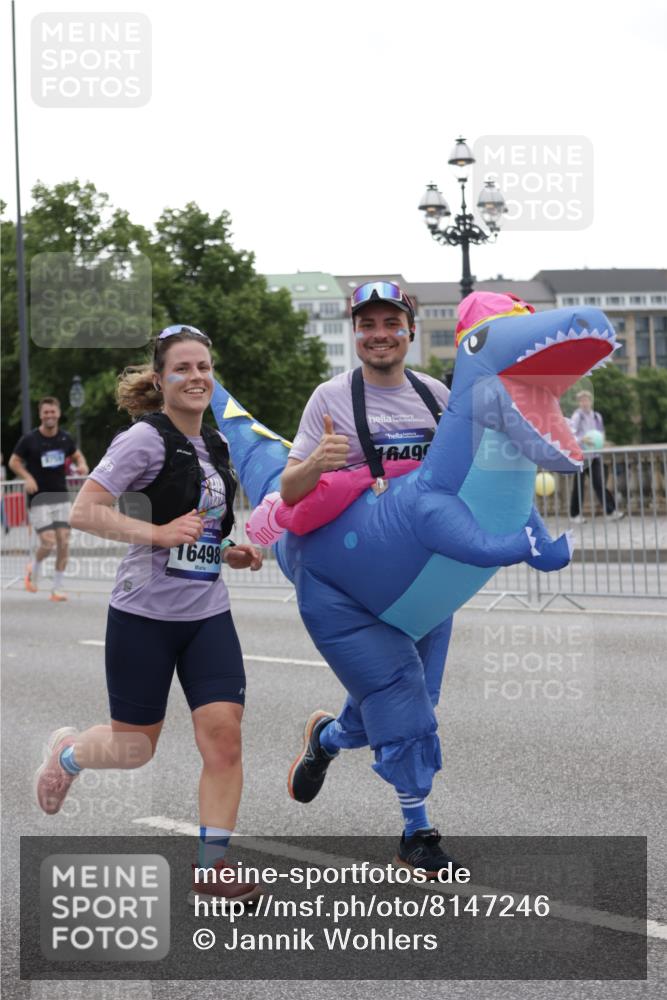 29.06.2025 - hella hamburg halbmarathon Jannik Wohlers http://msf.ph/oto/8147246 29.06.2025 10:48:12 Lombardsbrücke 1142, 1167, 1584, 2437, 2438, 2627, 2716, 3224, 3661, 5010, 7203, 7947, 7948, 8461, 8719, 8760, 9787, 10059, 10204, 10366, 10654, 10656, 11762, 11776, 12152, 12452, 13814, 13845, 13914, 15489, 15593, 15715, 15833, 16498, 16499, 16669, 16693, 16701, 16935, 16974, 17631, 17930, 18282, 18496, 18909, 18967, 19024, 19083, 19135 meine-sportfotos.de