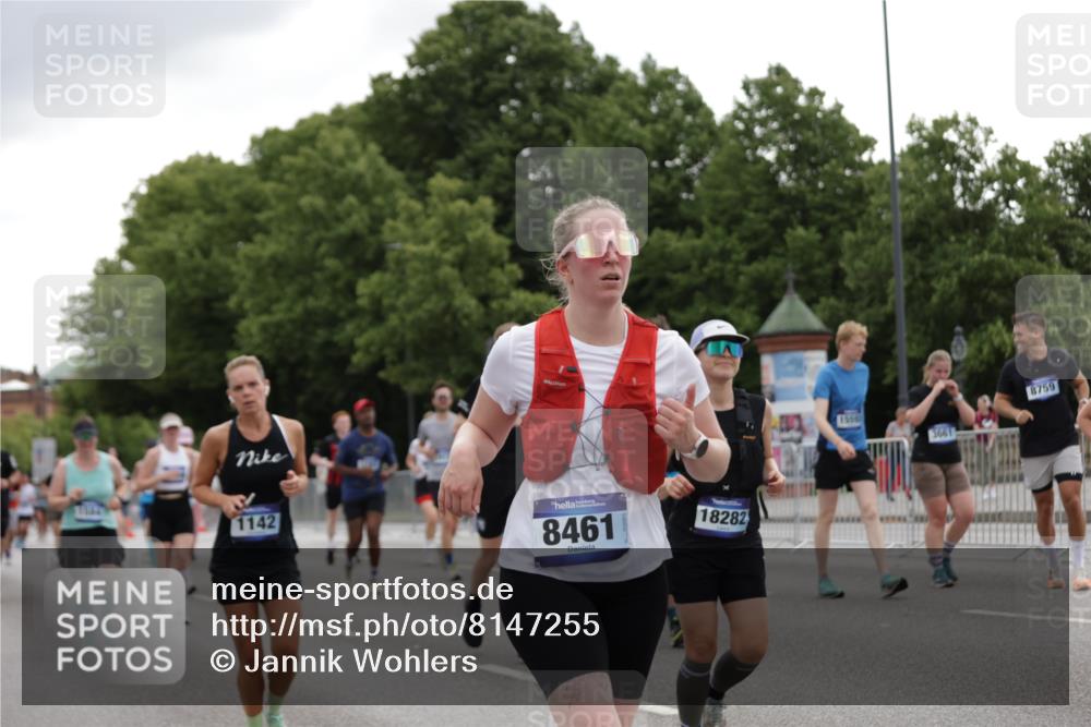 29.06.2025 - hella hamburg halbmarathon Jannik Wohlers http://msf.ph/oto/8147255 29.06.2025 10:48:13 Lombardsbrücke 1142, 1167, 1584, 2437, 2438, 2627, 2716, 3224, 3661, 5010, 7203, 7947, 7948, 8461, 8719, 8760, 9787, 10059, 10204, 10366, 10654, 10656, 11762, 11776, 12452, 13814, 13845, 13914, 15489, 15593, 15715, 15833, 16042, 16498, 16499, 16669, 16693, 16701, 16935, 16974, 17631, 17930, 18282, 18496, 18909, 18967, 19024, 19083, 19135 meine-sportfotos.de