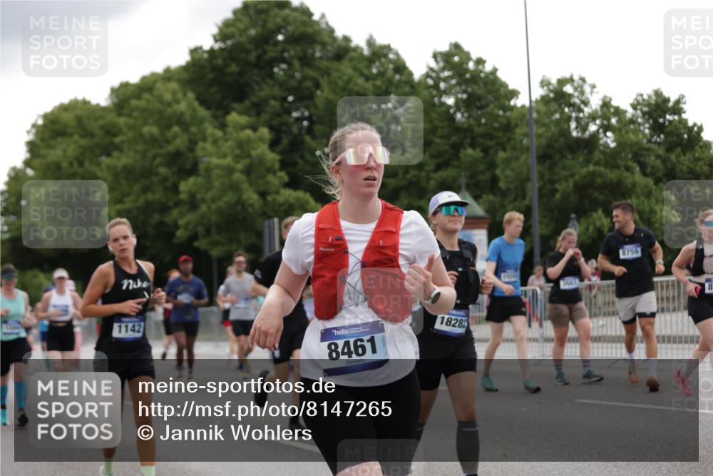 29.06.2025 - hella hamburg halbmarathon Jannik Wohlers http://msf.ph/oto/8147265 29.06.2025 10:48:13 Lombardsbrücke 1142, 1167, 1584, 2437, 2438, 2627, 2716, 3224, 3661, 5010, 7203, 7947, 7948, 8461, 8719, 8760, 9787, 10059, 10204, 10366, 10654, 10656, 11762, 11776, 12452, 13814, 13845, 13914, 15489, 15593, 15715, 15833, 16042, 16498, 16499, 16669, 16693, 16701, 16935, 16974, 17631, 17930, 18282, 18496, 18909, 18967, 19024, 19083, 19135 meine-sportfotos.de