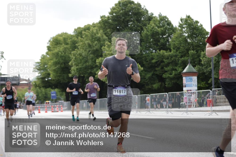29.06.2025 - hella hamburg halbmarathon Jannik Wohlers http://msf.ph/oto/8147268 29.06.2025 10:11:28 Lombardsbrücke 1328, 1992, 3363, 4227, 5379, 5605, 7571, 9191, 9428, 10042, 10409, 10428, 11507, 11537, 11917, 12473, 13177, 13542, 13958, 14384, 15945, 17080, 17638, 17774, 17866, 18261, 18395 meine-sportfotos.de
