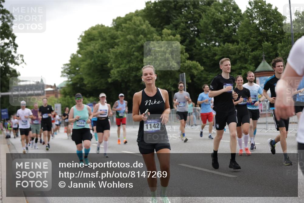 29.06.2025 - hella hamburg halbmarathon Jannik Wohlers http://msf.ph/oto/8147269 29.06.2025 10:48:14 Lombardsbrücke 1142, 1167, 1584, 2437, 2438, 2716, 3224, 3661, 5010, 7203, 7947, 7948, 8461, 8719, 8760, 9787, 10059, 10204, 10366, 10654, 10656, 11364, 11365, 11762, 11776, 13814, 13845, 13914, 15489, 15593, 15715, 15833, 16042, 16498, 16499, 16701, 16935, 16974, 17631, 18282, 18496, 18909, 18967, 19024, 19083, 19135 meine-sportfotos.de