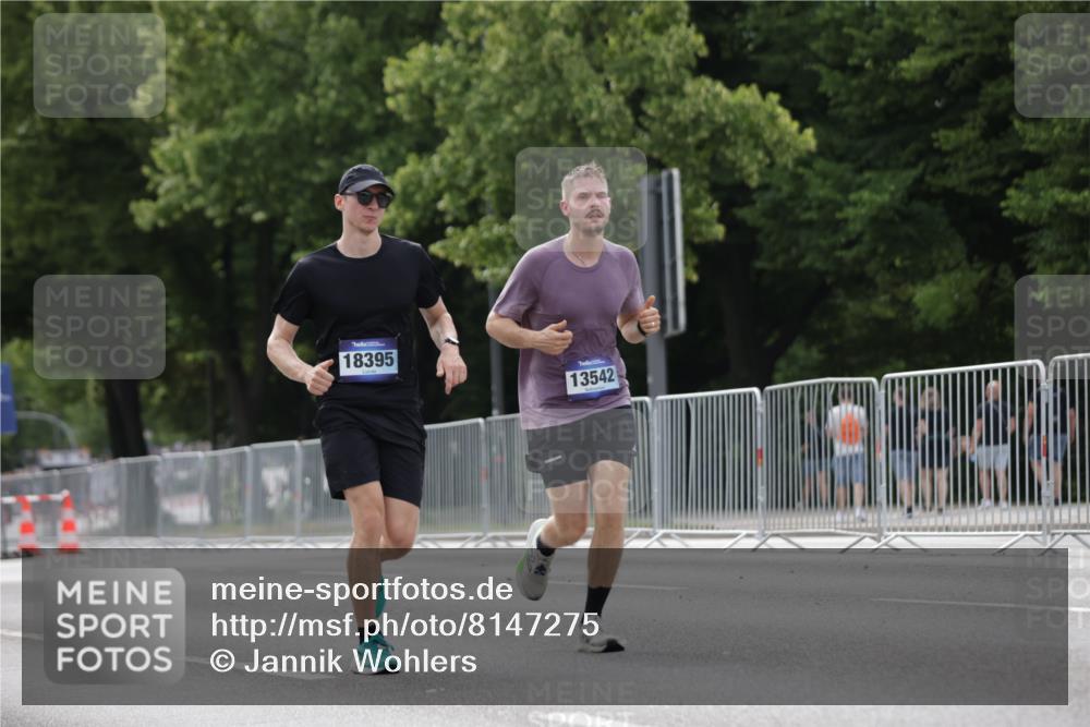 29.06.2025 - hella hamburg halbmarathon Jannik Wohlers http://msf.ph/oto/8147275 29.06.2025 10:11:29 Lombardsbrücke 1328, 1992, 3363, 4227, 5379, 5605, 7571, 9191, 9428, 10042, 10409, 10428, 11507, 11537, 11917, 12473, 13177, 13542, 13958, 14384, 15945, 17638, 17774, 18261, 18395 meine-sportfotos.de