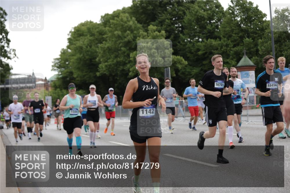 29.06.2025 - hella hamburg halbmarathon Jannik Wohlers http://msf.ph/oto/8147279 29.06.2025 10:48:14 Lombardsbrücke 1142, 1167, 1584, 2437, 2438, 2716, 3224, 3661, 5010, 7203, 7947, 7948, 8461, 8719, 8760, 9787, 10059, 10204, 10366, 10654, 10656, 11364, 11365, 11762, 11776, 13814, 13845, 13914, 15489, 15593, 15715, 15833, 16042, 16498, 16499, 16701, 16935, 16974, 17631, 18282, 18496, 18909, 18967, 19024, 19083, 19135 meine-sportfotos.de
