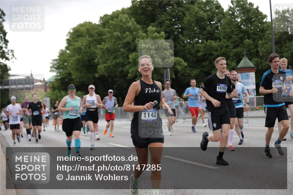 29.06.2025 - hella hamburg halbmarathon Jannik Wohlers http://msf.ph/oto/8147285 29.06.2025 10:48:14 Lombardsbrücke 1142, 1167, 1584, 2437, 2438, 2716, 3224, 3661, 5010, 7203, 7947, 7948, 8461, 8719, 8760, 9787, 10059, 10204, 10366, 10654, 10656, 11364, 11365, 11762, 11776, 13814, 13845, 13914, 15489, 15593, 15715, 15833, 16042, 16498, 16499, 16701, 16935, 16974, 17631, 18282, 18496, 18909, 18967, 19024, 19083, 19135 meine-sportfotos.de