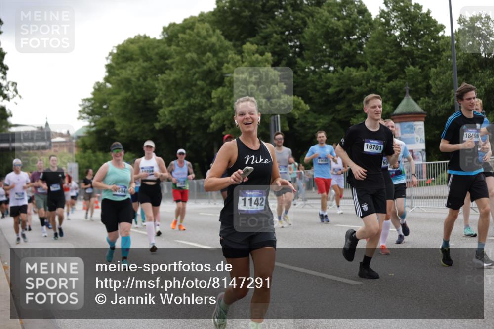 29.06.2025 - hella hamburg halbmarathon Jannik Wohlers http://msf.ph/oto/8147291 29.06.2025 10:48:14 Lombardsbrücke 1142, 1167, 1584, 2437, 2438, 2716, 3224, 3661, 5010, 7203, 7947, 7948, 8461, 8719, 8760, 9787, 10059, 10204, 10366, 10654, 10656, 11364, 11365, 11762, 11776, 13814, 13845, 13914, 15489, 15593, 15715, 15833, 16042, 16498, 16499, 16701, 16935, 16974, 17631, 18282, 18496, 18909, 18967, 19024, 19083, 19135 meine-sportfotos.de
