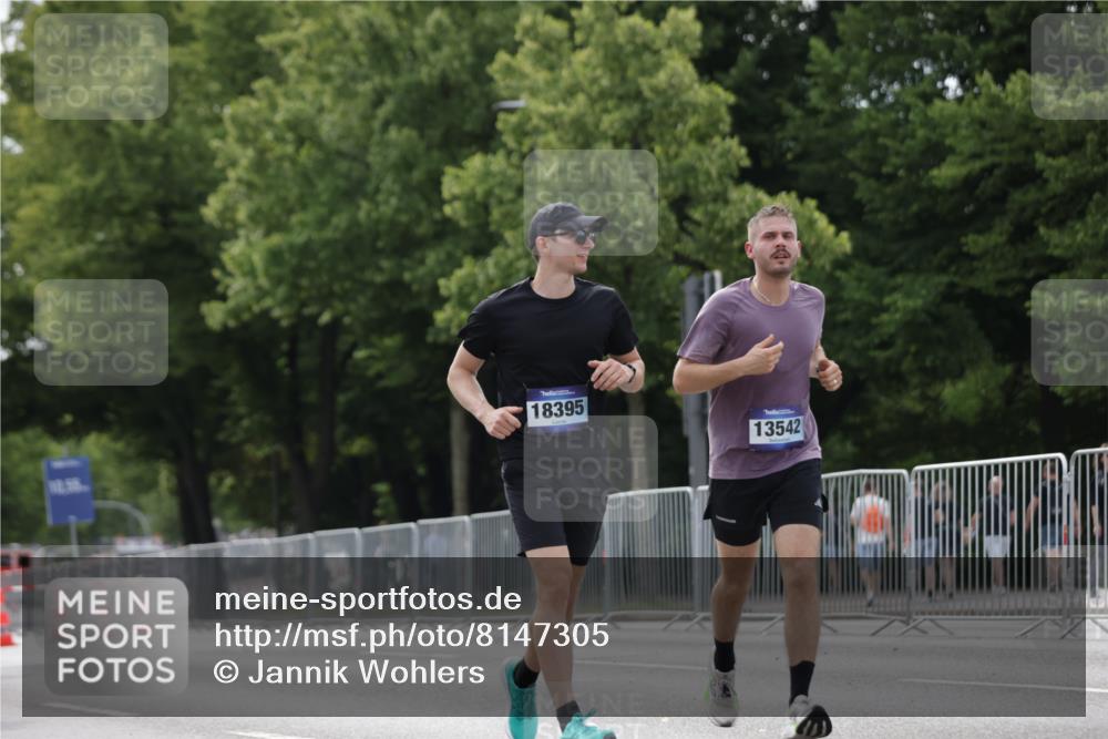 29.06.2025 - hella hamburg halbmarathon Jannik Wohlers http://msf.ph/oto/8147305 29.06.2025 10:11:30 Lombardsbrücke 1328, 1992, 3363, 4227, 5379, 5605, 7571, 9191, 9428, 10042, 10409, 11507, 11537, 11917, 12473, 13171, 13177, 13542, 13958, 14384, 15945, 16976, 17638, 17774, 18261, 18395 meine-sportfotos.de