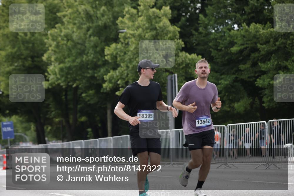 29.06.2025 - hella hamburg halbmarathon Jannik Wohlers http://msf.ph/oto/8147322 29.06.2025 10:11:30 Lombardsbrücke 1328, 1992, 3363, 4227, 5379, 5605, 7571, 9191, 9428, 10042, 10409, 11507, 11537, 11917, 12473, 13171, 13177, 13542, 13958, 14384, 15945, 16976, 17638, 17774, 18261, 18395 meine-sportfotos.de
