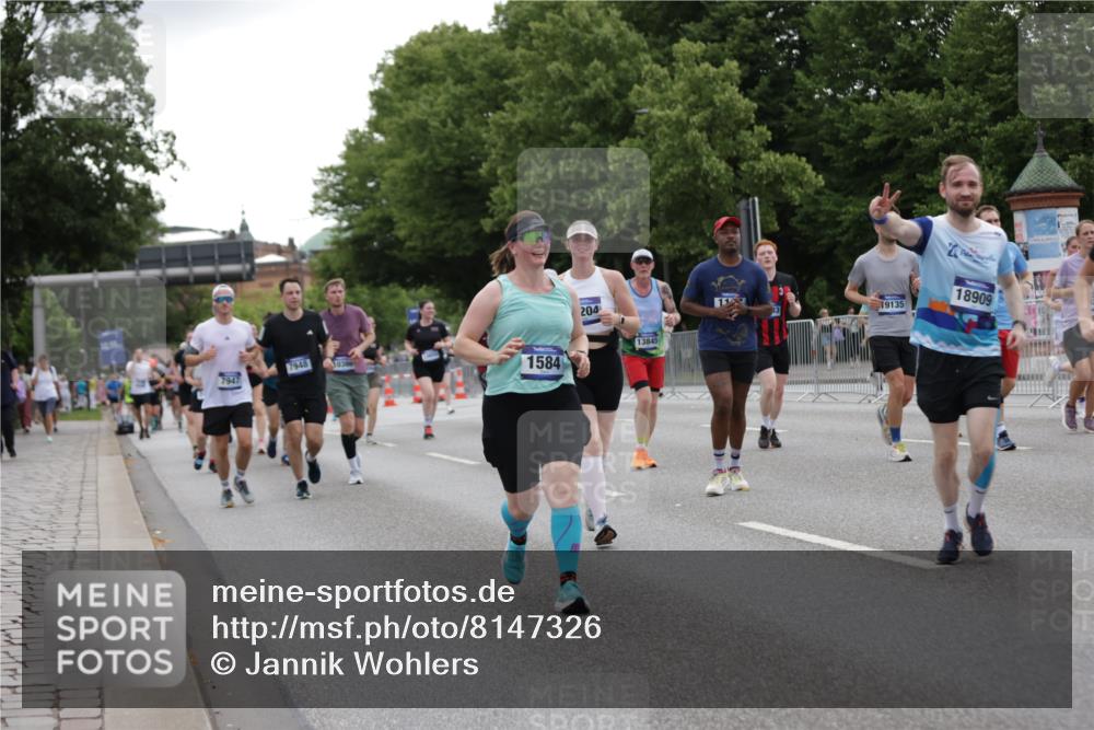 29.06.2025 - hella hamburg halbmarathon Jannik Wohlers http://msf.ph/oto/8147326 29.06.2025 10:48:15 Lombardsbrücke 1142, 1167, 1584, 2437, 2438, 2716, 3224, 3661, 5010, 7203, 7947, 7948, 8461, 8719, 8760, 9787, 10059, 10204, 10366, 10654, 10656, 11364, 11365, 11762, 11776, 11861, 13814, 13845, 13914, 15489, 15593, 15715, 15833, 16042, 16498, 16499, 16701, 16974, 17631, 18282, 18496, 18909, 18967, 19024, 19083, 19135 meine-sportfotos.de
