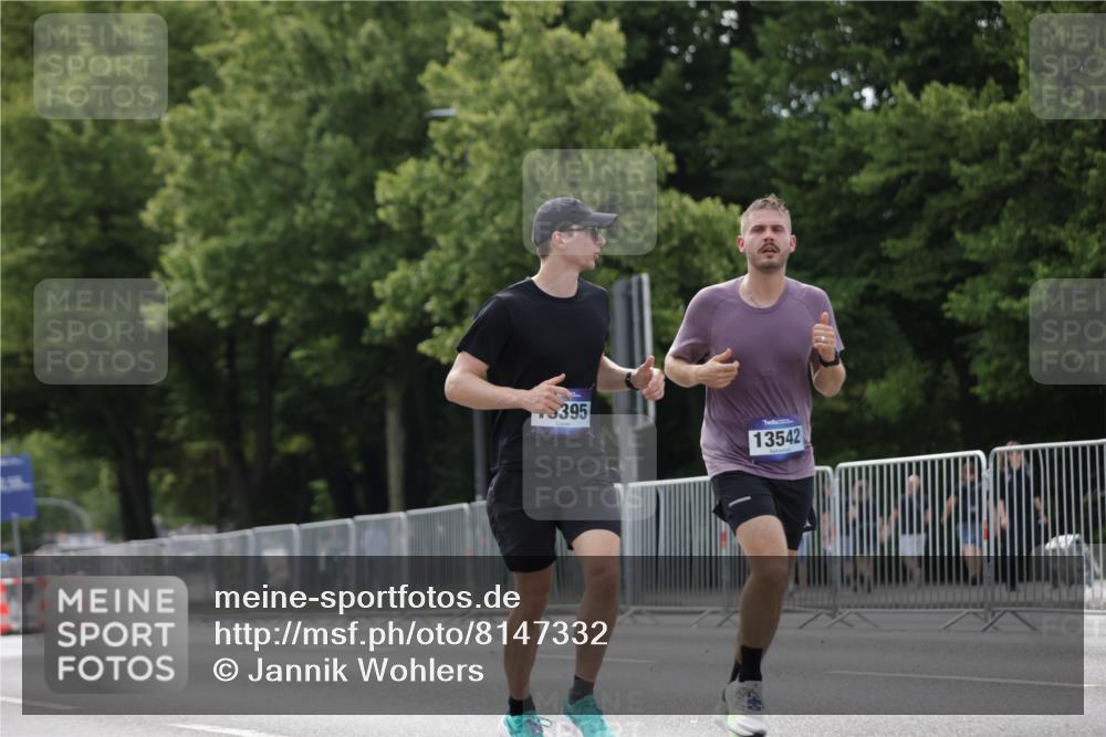 29.06.2025 - hella hamburg halbmarathon Jannik Wohlers http://msf.ph/oto/8147332 29.06.2025 10:11:30 Lombardsbrücke 1328, 1992, 3363, 4227, 5379, 5605, 7571, 9191, 9428, 10042, 10409, 11507, 11537, 11917, 12473, 13171, 13177, 13542, 13958, 14384, 15945, 16976, 17638, 17774, 18261, 18395 meine-sportfotos.de