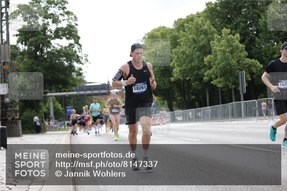 29.06.2025 - hella hamburg halbmarathon Jannik Wohlers http://msf.ph/oto/8147337 29.06.2025 10:11:31 Lombardsbrücke 1328, 1992, 3363, 4227, 5379, 5605, 7571, 9191, 9428, 10042, 10409, 11507, 11537, 11581, 11917, 12473, 13171, 13177, 13542, 13958, 14384, 16976, 17638, 17774, 18261, 18395, 18655 meine-sportfotos.de