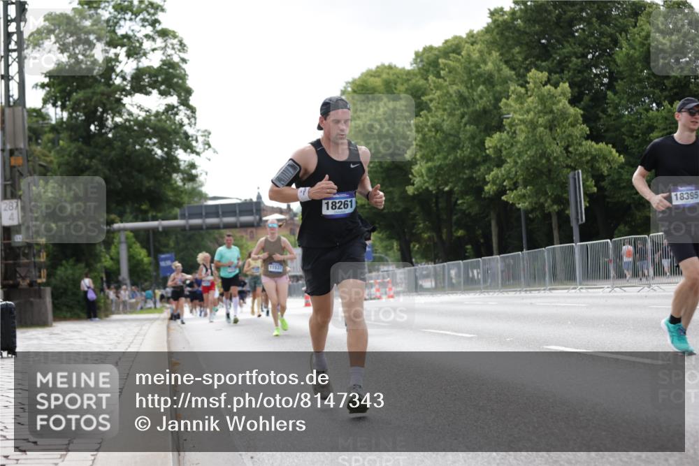 29.06.2025 - hella hamburg halbmarathon Jannik Wohlers http://msf.ph/oto/8147343 29.06.2025 10:11:31 Lombardsbrücke 1328, 1992, 3363, 4227, 5379, 5605, 7571, 9191, 9428, 10042, 10409, 11507, 11537, 11581, 11917, 12473, 13171, 13177, 13542, 13958, 14384, 16976, 17638, 17774, 18261, 18395, 18655 meine-sportfotos.de