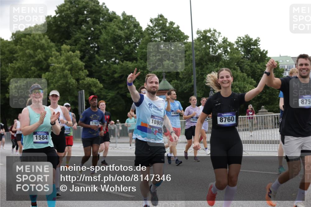 29.06.2025 - hella hamburg halbmarathon Jannik Wohlers http://msf.ph/oto/8147346 29.06.2025 10:48:16 Lombardsbrücke 1142, 1167, 1584, 2437, 2438, 2716, 3224, 5010, 7203, 7947, 7948, 8719, 8760, 9552, 9787, 10059, 10204, 10366, 10524, 10654, 10656, 11364, 11365, 11762, 11776, 11861, 13814, 13845, 13914, 15489, 15715, 15833, 16042, 16498, 16499, 16701, 16974, 17631, 18282, 18496, 18909, 18967, 19024, 19083, 19135 meine-sportfotos.de