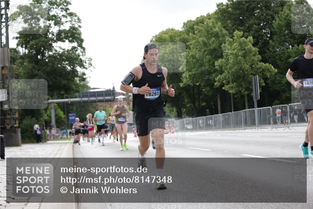 29.06.2025 - hella hamburg halbmarathon Jannik Wohlers http://msf.ph/oto/8147348 29.06.2025 10:11:31 Lombardsbrücke 1328, 1992, 3363, 4227, 5379, 5605, 7571, 9191, 9428, 10042, 10409, 11507, 11537, 11581, 11917, 12473, 13171, 13177, 13542, 13958, 14384, 16976, 17638, 17774, 18261, 18395, 18655 meine-sportfotos.de