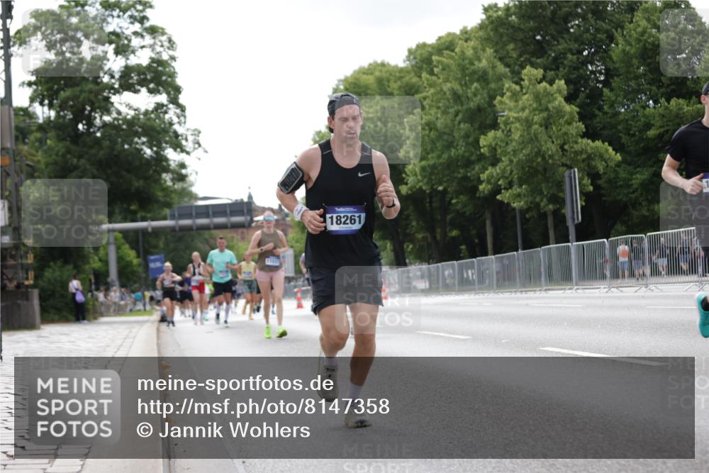 29.06.2025 - hella hamburg halbmarathon Jannik Wohlers http://msf.ph/oto/8147358 29.06.2025 10:11:31 Lombardsbrücke 1328, 1992, 3363, 4227, 5379, 5605, 7571, 9191, 9428, 10042, 10409, 11507, 11537, 11581, 11917, 12473, 13171, 13177, 13542, 13958, 14384, 16976, 17638, 17774, 18261, 18395, 18655 meine-sportfotos.de