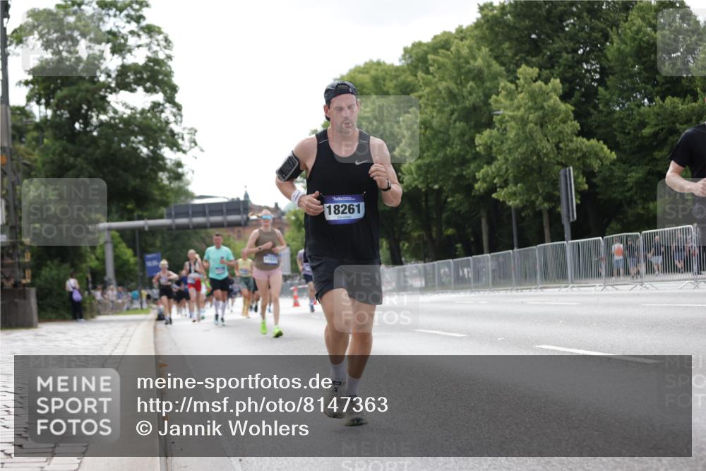 29.06.2025 - hella hamburg halbmarathon Jannik Wohlers http://msf.ph/oto/8147363 29.06.2025 10:11:31 Lombardsbrücke 1328, 1992, 3363, 4227, 5379, 5605, 7571, 9191, 9428, 10042, 10409, 11507, 11537, 11581, 11917, 12473, 13171, 13177, 13542, 13958, 14384, 16976, 17638, 17774, 18261, 18395, 18655 meine-sportfotos.de