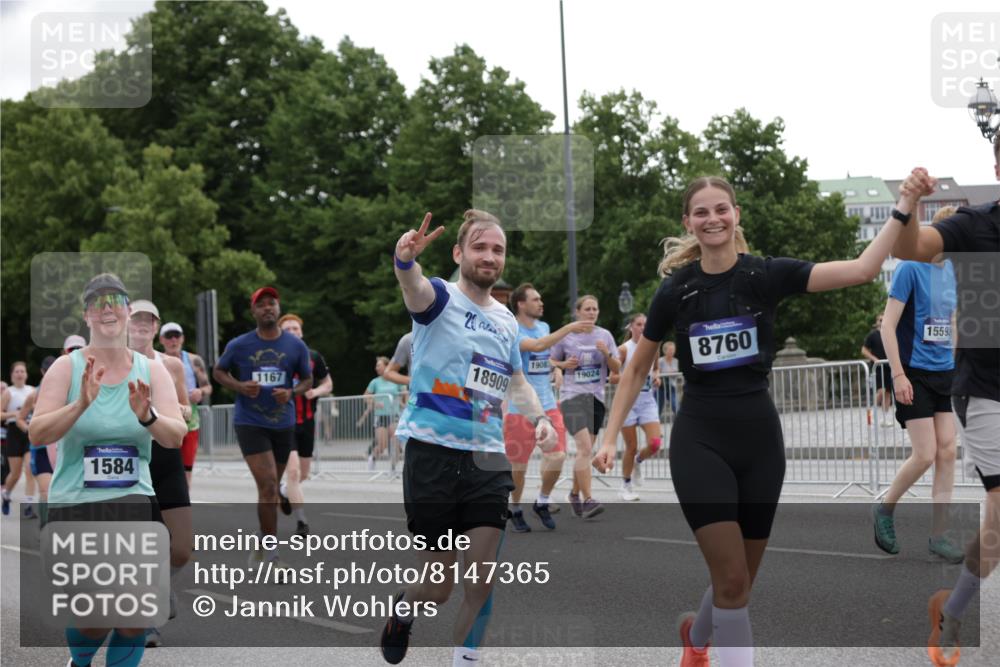 29.06.2025 - hella hamburg halbmarathon Jannik Wohlers http://msf.ph/oto/8147365 29.06.2025 10:48:16 Lombardsbrücke 1142, 1167, 1584, 2437, 2438, 2716, 3224, 5010, 7203, 7947, 7948, 8719, 8760, 9552, 9787, 10059, 10204, 10366, 10524, 10654, 10656, 11364, 11365, 11762, 11776, 11861, 13814, 13845, 13914, 15489, 15715, 15833, 16042, 16498, 16499, 16701, 16974, 17631, 18282, 18496, 18909, 18967, 19024, 19083, 19135 meine-sportfotos.de