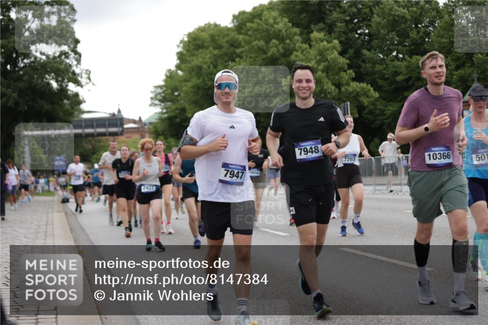 29.06.2025 - hella hamburg halbmarathon Jannik Wohlers http://msf.ph/oto/8147384 29.06.2025 10:48:20 Lombardsbrücke 1142, 1167, 1584, 2437, 2438, 2716, 2792, 5010, 7062, 7203, 7947, 7948, 8719, 8760, 9552, 9787, 10204, 10366, 10524, 10654, 10656, 11364, 11365, 11762, 11776, 11861, 13775, 13814, 13845, 14382, 15833, 16042, 16498, 16499, 16525, 16701, 16974, 17046, 18282, 18496, 18909, 19024, 19083, 19135 meine-sportfotos.de