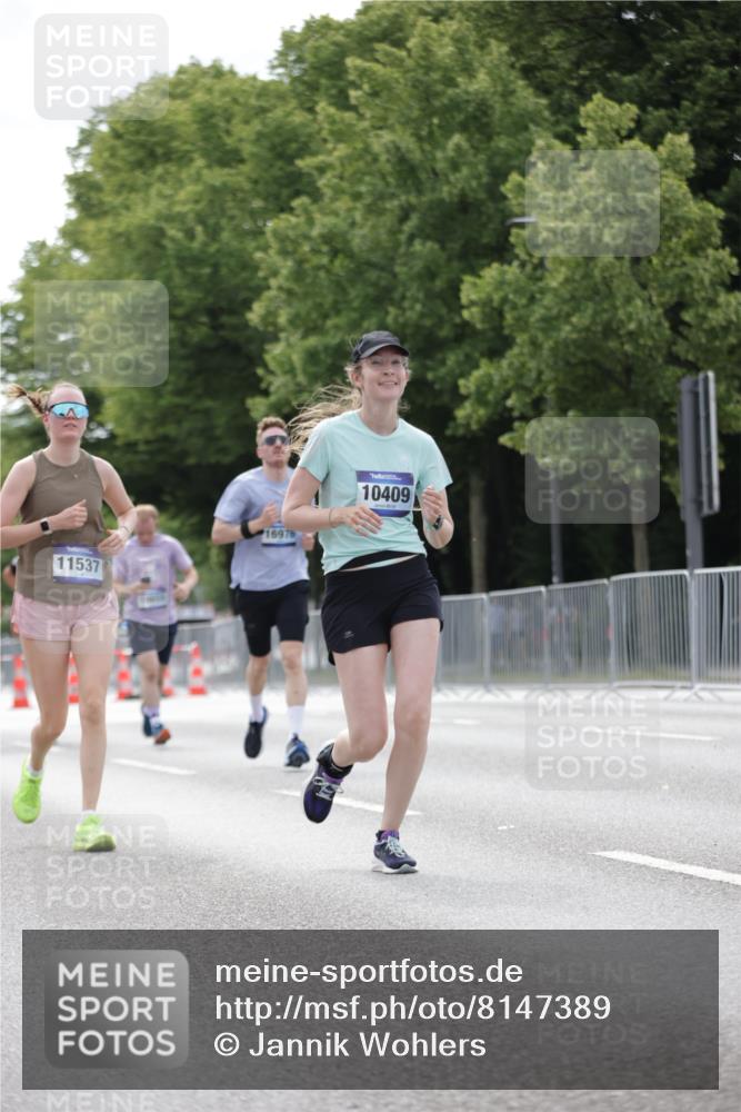 29.06.2025 - hella hamburg halbmarathon Jannik Wohlers http://msf.ph/oto/8147389 29.06.2025 10:11:33 Lombardsbrücke 3363, 5379, 9191, 9428, 10042, 10409, 11507, 11525, 11537, 11581, 11917, 12473, 13171, 13542, 13958, 14196, 14384, 15137, 16976, 17638, 17774, 18261, 18395, 18655 meine-sportfotos.de