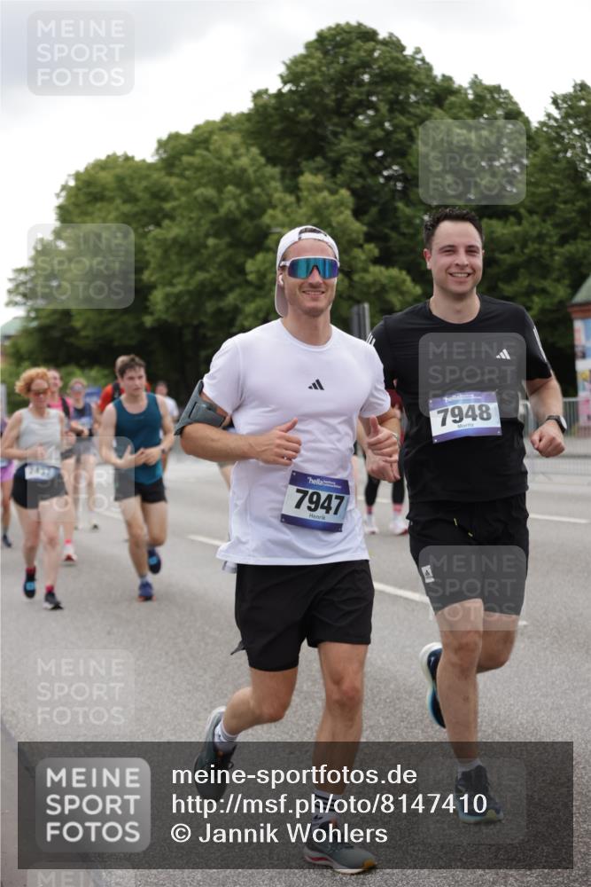 29.06.2025 - hella hamburg halbmarathon Jannik Wohlers http://msf.ph/oto/8147410 29.06.2025 10:48:21 Lombardsbrücke 1142, 1167, 1584, 2437, 2438, 2716, 2792, 3215, 5010, 6437, 7062, 7203, 7947, 7948, 8719, 8760, 9552, 9787, 10204, 10366, 10524, 10654, 10656, 11364, 11365, 11762, 11776, 11861, 13549, 13775, 13814, 13845, 14382, 15833, 16042, 16498, 16499, 16525, 16701, 16974, 17046, 18282, 18496, 18909, 19024, 19083, 19135 meine-sportfotos.de