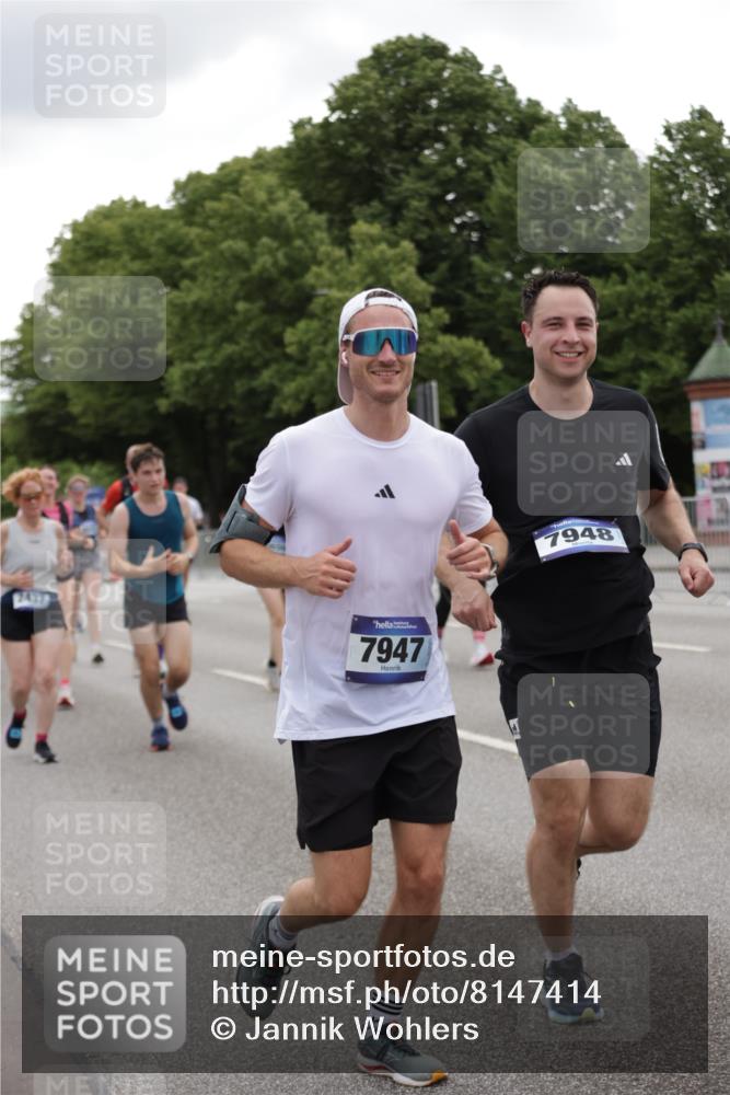 29.06.2025 - hella hamburg halbmarathon Jannik Wohlers http://msf.ph/oto/8147414 29.06.2025 10:48:21 Lombardsbrücke 1142, 1167, 1584, 2437, 2438, 2716, 2792, 3215, 5010, 6437, 7062, 7203, 7947, 7948, 8719, 8760, 9552, 9787, 10204, 10366, 10524, 10654, 10656, 11364, 11365, 11762, 11776, 11861, 13549, 13775, 13814, 13845, 14382, 15833, 16042, 16498, 16499, 16525, 16701, 16974, 17046, 18282, 18496, 18909, 19024, 19083, 19135 meine-sportfotos.de