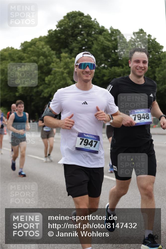 29.06.2025 - hella hamburg halbmarathon Jannik Wohlers http://msf.ph/oto/8147432 29.06.2025 10:48:21 Lombardsbrücke 1142, 1167, 1584, 2437, 2438, 2716, 2792, 3215, 5010, 6437, 7062, 7203, 7947, 7948, 8719, 8760, 9552, 9787, 10204, 10366, 10524, 10654, 10656, 11364, 11365, 11762, 11776, 11861, 13549, 13775, 13814, 13845, 14382, 15833, 16042, 16498, 16499, 16525, 16701, 16974, 17046, 18282, 18496, 18909, 19024, 19083, 19135 meine-sportfotos.de