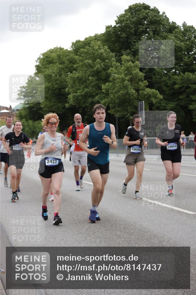 29.06.2025 - hella hamburg halbmarathon Jannik Wohlers http://msf.ph/oto/8147437 29.06.2025 10:48:22 Lombardsbrücke 1142, 1167, 1584, 2437, 2438, 2716, 2792, 3215, 5010, 6437, 7062, 7203, 7947, 7948, 8719, 8760, 9552, 9787, 10204, 10366, 10524, 10654, 10656, 11364, 11365, 11762, 11776, 11861, 13507, 13549, 13775, 13814, 13845, 14382, 15833, 16042, 16498, 16499, 16525, 16701, 16974, 17046, 18282, 18496, 18909, 19024, 19083, 19135 meine-sportfotos.de