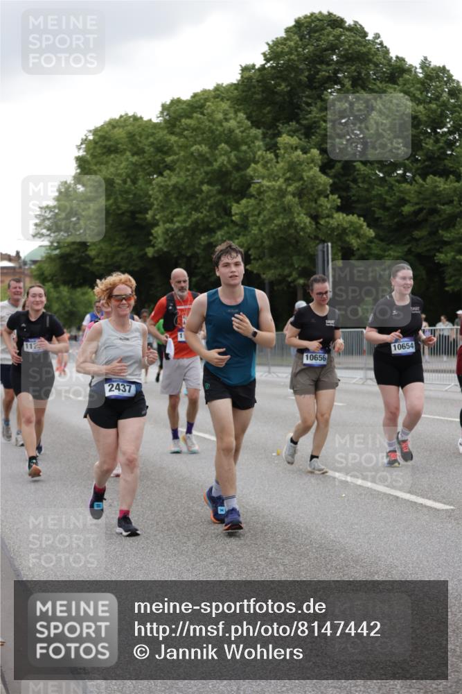 29.06.2025 - hella hamburg halbmarathon Jannik Wohlers http://msf.ph/oto/8147442 29.06.2025 10:48:22 Lombardsbrücke 1142, 1167, 1584, 2437, 2438, 2716, 2792, 3215, 5010, 6437, 7062, 7203, 7947, 7948, 8719, 8760, 9552, 9787, 10204, 10366, 10524, 10654, 10656, 11364, 11365, 11762, 11776, 11861, 13507, 13549, 13775, 13814, 13845, 14382, 15833, 16042, 16498, 16499, 16525, 16701, 16974, 17046, 18282, 18496, 18909, 19024, 19083, 19135 meine-sportfotos.de