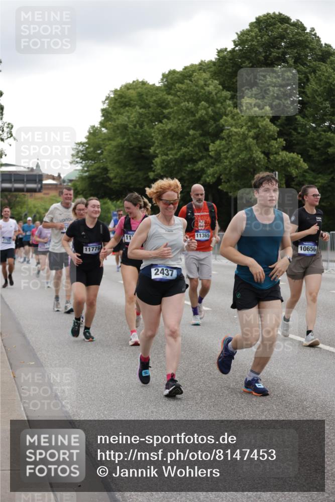 29.06.2025 - hella hamburg halbmarathon Jannik Wohlers http://msf.ph/oto/8147453 29.06.2025 10:48:23 Lombardsbrücke 1142, 1167, 1584, 2437, 2438, 2716, 2792, 3215, 5010, 5479, 5480, 6015, 6437, 7062, 7203, 7947, 7948, 8719, 8760, 9552, 10204, 10366, 10524, 10654, 10656, 11364, 11365, 11690, 11762, 11776, 11861, 13507, 13549, 13775, 13845, 14382, 15100, 15833, 16042, 16498, 16499, 16525, 16701, 16974, 17046, 18282, 18496, 18909, 19024, 19083, 19135 meine-sportfotos.de