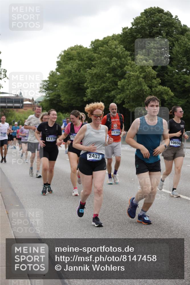 29.06.2025 - hella hamburg halbmarathon Jannik Wohlers http://msf.ph/oto/8147458 29.06.2025 10:48:23 Lombardsbrücke 1142, 1167, 1584, 2437, 2438, 2716, 2792, 3215, 5010, 5479, 5480, 6015, 6437, 7062, 7203, 7947, 7948, 8719, 8760, 9552, 10204, 10366, 10524, 10654, 10656, 11364, 11365, 11690, 11762, 11776, 11861, 13507, 13549, 13775, 13845, 14382, 15100, 15833, 16042, 16498, 16499, 16525, 16701, 16974, 17046, 18282, 18496, 18909, 19024, 19083, 19135 meine-sportfotos.de