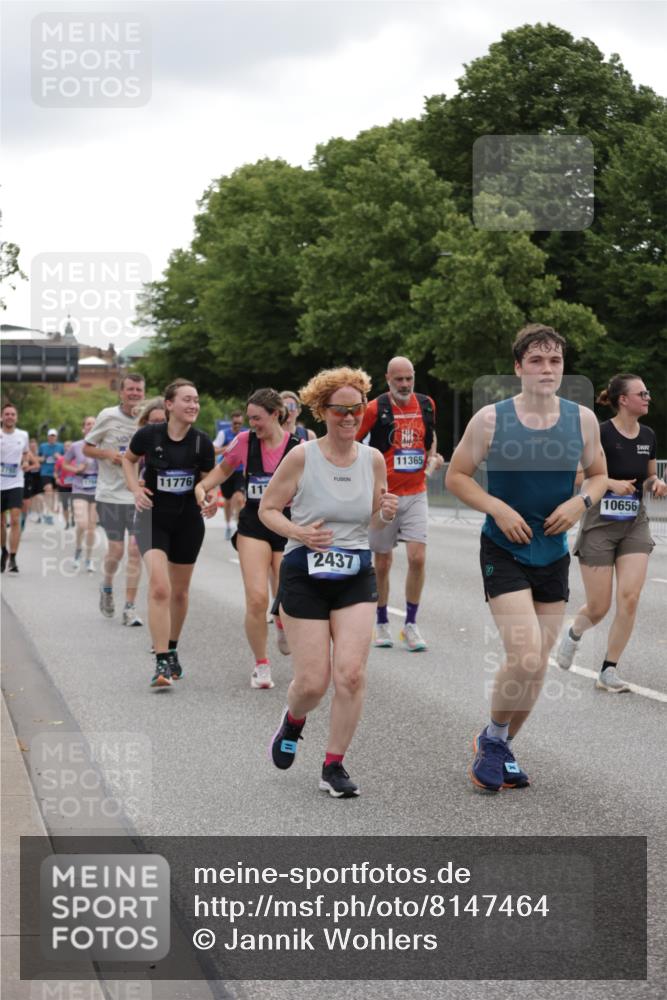 29.06.2025 - hella hamburg halbmarathon Jannik Wohlers http://msf.ph/oto/8147464 29.06.2025 10:48:23 Lombardsbrücke 1142, 1167, 1584, 2437, 2438, 2716, 2792, 3215, 5010, 5479, 5480, 6015, 6437, 7062, 7203, 7947, 7948, 8719, 8760, 9552, 10204, 10366, 10524, 10654, 10656, 11364, 11365, 11690, 11762, 11776, 11861, 13507, 13549, 13775, 13845, 14382, 15100, 15833, 16042, 16498, 16499, 16525, 16701, 16974, 17046, 18282, 18496, 18909, 19024, 19083, 19135 meine-sportfotos.de