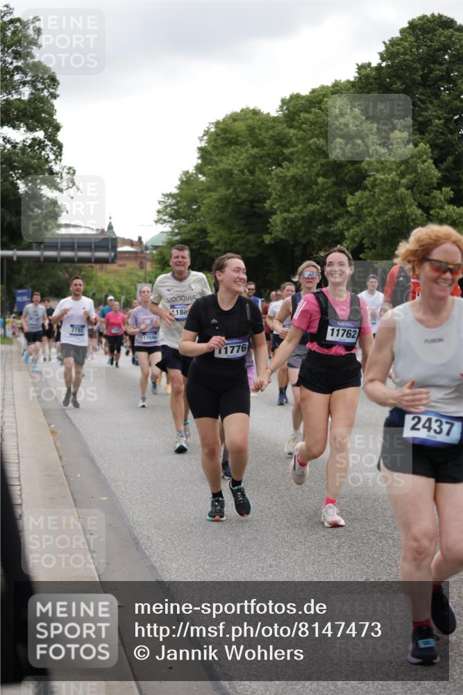 29.06.2025 - hella hamburg halbmarathon Jannik Wohlers http://msf.ph/oto/8147473 29.06.2025 10:48:24 Lombardsbrücke 1167, 1584, 2160, 2437, 2438, 2716, 2792, 3215, 5010, 5479, 5480, 6015, 6437, 7062, 7203, 7947, 7948, 8719, 8760, 9552, 10204, 10366, 10524, 10654, 10656, 11364, 11365, 11690, 11762, 11776, 11861, 13507, 13549, 13775, 13845, 14382, 15100, 15833, 16042, 16525, 16701, 16974, 17046, 18282, 18496, 18909, 19024, 19083, 19135 meine-sportfotos.de