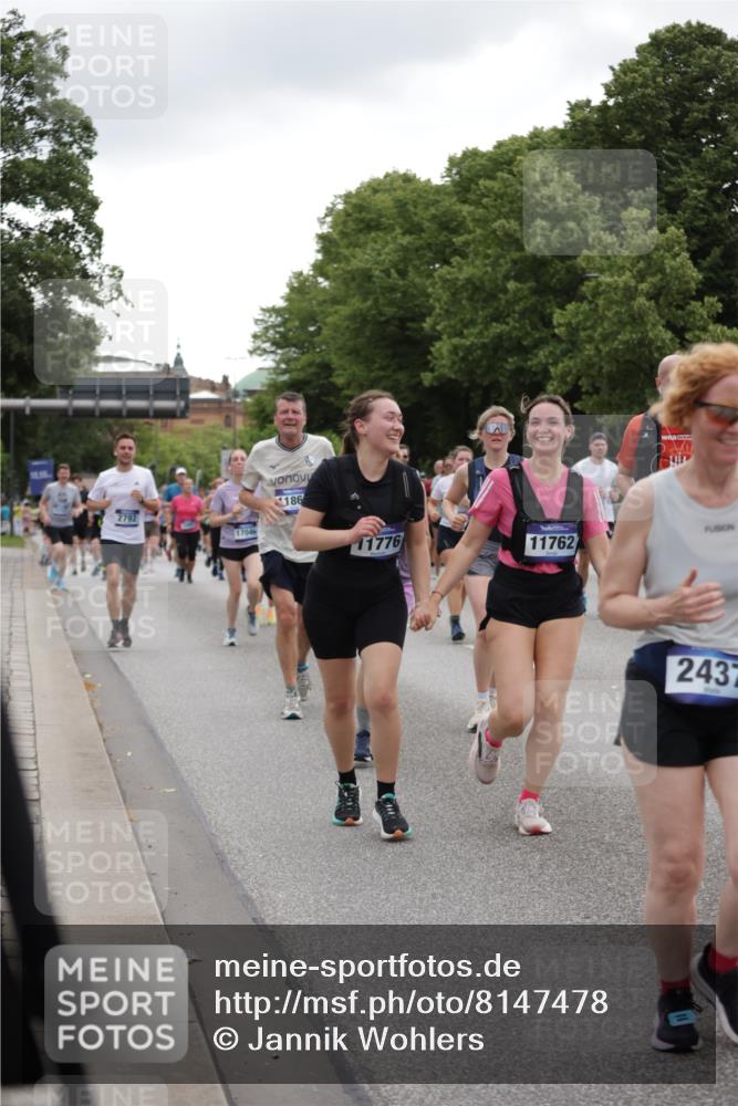 29.06.2025 - hella hamburg halbmarathon Jannik Wohlers http://msf.ph/oto/8147478 29.06.2025 10:48:24 Lombardsbrücke 1167, 1584, 2160, 2437, 2438, 2716, 2792, 3215, 5010, 5479, 5480, 6015, 6437, 7062, 7203, 7947, 7948, 8719, 8760, 9552, 10204, 10366, 10524, 10654, 10656, 11364, 11365, 11690, 11762, 11776, 11861, 13507, 13549, 13775, 13845, 14382, 15100, 15833, 16042, 16525, 16701, 16974, 17046, 18282, 18496, 18909, 19024, 19083, 19135 meine-sportfotos.de