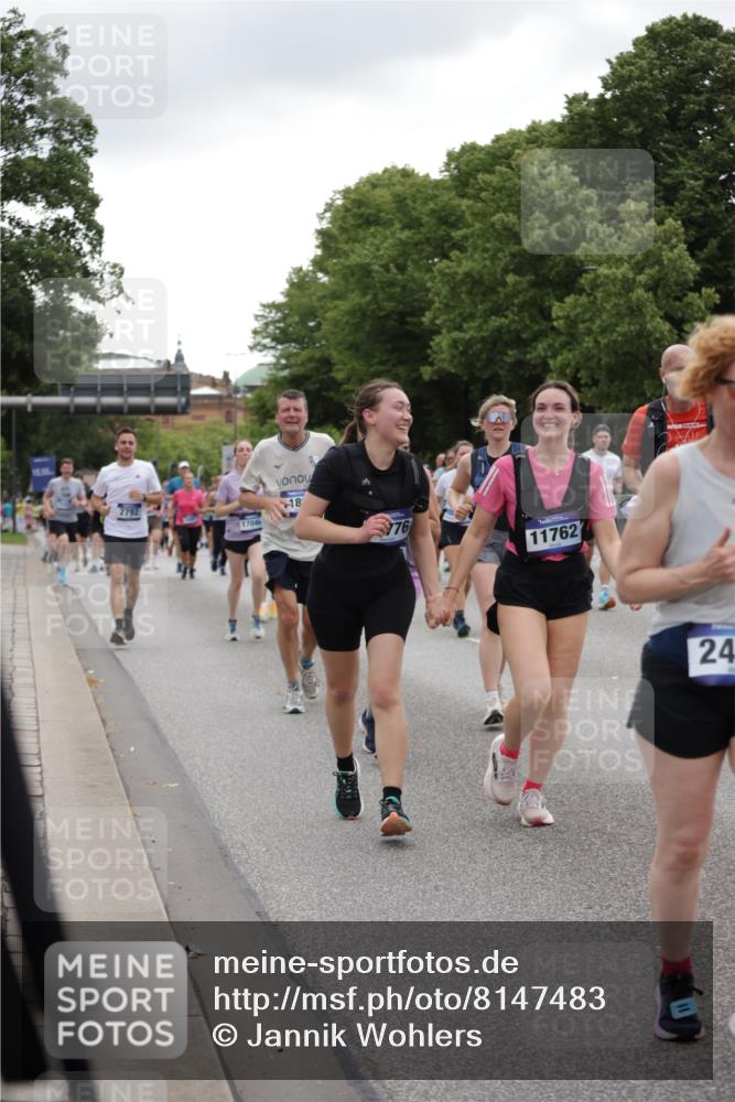 29.06.2025 - hella hamburg halbmarathon Jannik Wohlers http://msf.ph/oto/8147483 29.06.2025 10:48:24 Lombardsbrücke 1167, 1584, 2160, 2437, 2438, 2716, 2792, 3215, 5010, 5479, 5480, 6015, 6437, 7062, 7203, 7947, 7948, 8719, 8760, 9552, 10204, 10366, 10524, 10654, 10656, 11364, 11365, 11690, 11762, 11776, 11861, 13507, 13549, 13775, 13845, 14382, 15100, 15833, 16042, 16525, 16701, 16974, 17046, 18282, 18496, 18909, 19024, 19083, 19135 meine-sportfotos.de