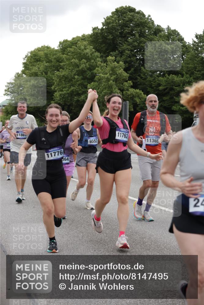 29.06.2025 - hella hamburg halbmarathon Jannik Wohlers http://msf.ph/oto/8147495 29.06.2025 10:48:25 Lombardsbrücke 1167, 1584, 2160, 2437, 2438, 2716, 2792, 3215, 5010, 5479, 5480, 6015, 6437, 6566, 7062, 7203, 7947, 7948, 8719, 9552, 10204, 10366, 10524, 10654, 10656, 11364, 11365, 11690, 11762, 11776, 11861, 13507, 13549, 13775, 13845, 14382, 15100, 15833, 16042, 16525, 16701, 16974, 17046, 18016, 18282, 18496, 19024, 19083, 19135 meine-sportfotos.de